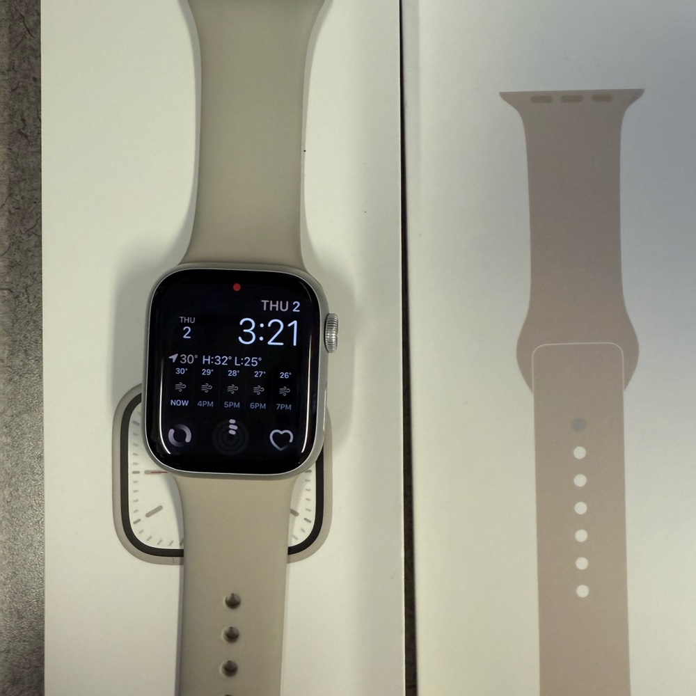 Apple Watch Series 7 with gps 41mm starlight